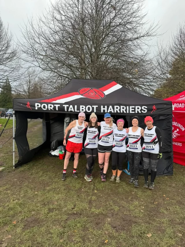 🔴⚪️⚫️ The Weekly Roundup 🔴⚪️⚫️

🏃‍♂️ Gwent XC – Fixture 3
The John H Collins Gwent Cross Country League rolled into Blaise Castle, Bristol, for the third fixture of the season. A huge well done to everyone who battled the hills, mud and cold to represent the club, brilliant effort from all our runners!

☀️ Lanzarote International Marathon Weekend
A massive congratulations to our members who took on the Lanzarote International Marathon events, tackling the 10K, Half Marathon and Full Marathon under the sunshine. Superb running and fantastic results all round!

🎅 Mumbles Christmas 10K
Well done to everyone who took part in the Mumbles Christmas 10K, festive vibes, fast times and plenty of orange and black out on the course. Great running by the whole team!

🎟️ London Marathon News
It felt like ballot day all over again! Huge congratulations to our runners who are reaping the rewards of their hard-earned training blocks, whether that’s smashing other races, securing Good For Age qualifiers, or officially gaining entry into the 2026 London Marathon. Exciting times ahead!

⭐️ Shoutout to @parkrunuk highlights: 

🅿️ in Gnoll: 
🥈 for Matthew Blackmore 

✈️ in Cardiff we saw Rhodri Lewis-Long, in Maesteg we saw Alun Cox, in Llyn Llech Owain we saw Vickie Humber and in Parc Coed Gwilym we saw Jules Jones, Rhian Powell and Kathryn Cunningham. 

Share your activities from last week if we missed them! 👇✌🏻
•
•
•
•
#ironmantriclub #triathlonclub  #teampth  #ptharriers #weswimweridewerun #welshtri #welshathletics #brittri #southwalesrunning #runnersofinstagram #tricommunity #running  #fitness #runningmotivation #instarunners #training #sport #workout  #instarunner #fitnessmotivation #runningcommunity #triathlon #runnersworld #ukrunchat