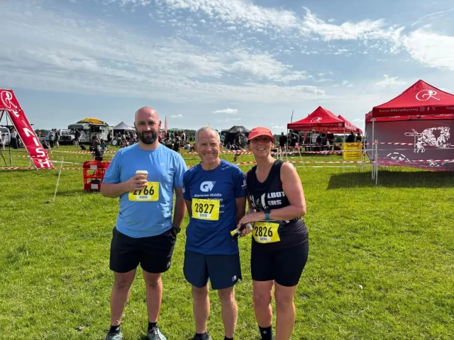 🔴⚪️⚫️ The Weekly Roundup 🔴⚪️⚫️

Another brilliant week for #TeamPTH with members racing across swim, bike and run 🌍💪

🚴 Porthcawl Triathlon | Club Championship Race

Great to see 8 Harriers taking on our latest club championship event:
Stephen Crook, Jamie Hopkins, James Ruggiero, Mike Hayden, Chloe Morgan, Paul Bennett, Joe O’Shea
Carolyn Hayden

Fantastic racing all round 👏

🏆 Results confirmed:
🥇 Joe O’Shea – 1st AG
🥈 Paul Bennett – 2nd AG
🥈 Carolyn Hayden – 2nd AG (and her second Welsh Tri Super Series age group win!)

🇦🇹 Ironman Austria
Huge congratulations to Andrew Humphreys on completing Ironman Austria 🏊🚴🏃 Incredible commitment and determination to earn that finish line moment 💪

⛰️ Titan Brecon

Tough racing and famously brutal bike routes! Huge well done to Gavin James (Middle Distance) and Daniel John (Aquabike) 👏

🏃 Cheddar Gorge Half Marathon
Well done Garry Evans, Peter & Jackie Richards 👏

🏇 Cheltenham Racecourse Event
Great running from Mark Snatchford 💪
⭐️ parkrun highlights

🅿️ Swansea parkrun
🚨 Course PB for Kay Barnes

🅿️ Maesteg parkrun
🥇 Ffion Davies
🥈 Alun Cox

✈️ @parkrunuk further afield

Victoria Park – James Lowery, Rachel Monks, Mike Launder, Neil & Julie Wilkins
Cardiff – Rachael Thomas, Rebekah Reid & Denise Cotterell
Penallta – Louise Thomas
Whinlatter Forest – Matthew Edwards & Louise Parry
Queensway – Vickie Humber
Share your activities from last week if we missed them! 👇✌🏻
📸 @life_to_lens_photography1 & @theamay_xx 
•
•
•
•
#ironmantriclub  #teampth  #ptharriers weswimwerideweru