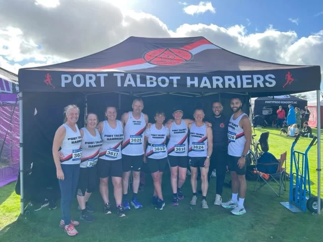 🔴⚪️⚫️ The Weekly Roundup 🔴⚪️⚫️

🏃 Gwent Cross Country | Pembrey

Cross country is back! 🏃‍♂️🌳 A big well done to all our #TeamPTH athletes who took on the Gwent XC at Pembrey this weekend.

The fixtures are now coming thick and fast, with the West Glam XC taking place this coming weekend. Hopefully we’ll see plenty more red, white and black out on the course! 👏🏻

🚴 PTH Club Time Trial | Glynneath

It was time to get the bikes out for our very own club time trial in Glynneath, forming part of our multisport championships! 🚴‍♀️

A massive well done to everyone who took part and gave it their best. A special thank you goes to all our marshals and volunteers who gave up their time to help make the event happen. These events simply wouldn’t be possible without you! 🙌🏻

🏃 Bournemouth Half Marathon

Well done to Bethan Williams, who took on the Bournemouth Half Marathon! A brilliant effort getting out there and taking on the 13.1 miles. 👏🏻

🏃 Oxford Half Marathon

A big well done to Sarah Jane, who was representing #TeamPTH at the Oxford Half Marathon! Another half marathon ticked off, and another great achievement to celebrate. 👏🏻
⭐️ Shoutout to some of our @parkrunuk highlights: 

🅿️ Maesteg
🚨 Course PB’s for Jenna Reed and Mike and Carolyn Hayden 

🅿️ in Parc Coed Gwilym
🥈 for Gareth Poston
🚨  course PB for Andrew Poston

🅿️ In Ystalyfera 
🥉 for Rosie Courts
🚨 course PB for Cathryn Williams and Peter Richards. 

✈️ in East Coast Brewery we saw Mikey and Ffion Davies take 🥇 and Jonathan Gibbs, in Bournemouth we saw Bethan Williams, in Beccles Quay we saw Jordan Lane and in Shrewsbury we saw Sophie Charles. 

Share your activities from last week if we missed them! 👇✌🏻
•
•
•
•
#teampth #ptharriers #multisportclub