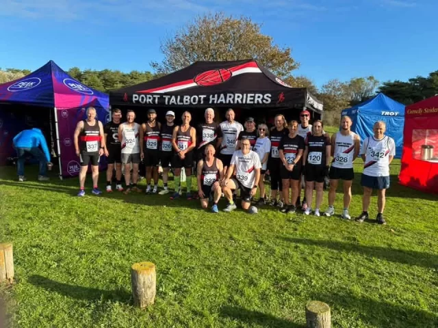 🔴⚪️⚫️ The Weekly Roundup 🔴⚪️⚫️

🏃 West Glam XC | Round 2

It was back to Pembrey this weekend, but this time for round two of the West Glam XC! 🌳

All three of our PTH teams were out on the course again, and our athletes did themselves proud. A big well done to everyone who raced another cross-country fixture. Great to see so many of our members getting stuck into XC season! 👏🏻

🏔️ Langdale Marathon

Danielle Roper took on the Langdale Marathon, often regarded as one of the toughest marathons in the UK! With two laps of a challenging course to tackle, this was no easy day out.

A huge well done, Danielle, for taking on such a tough challenge! 💪🏻

🏃 Half Marathon

A special mention to Kev Thomas, who put in a fantastic performance over the half marathon distance, coming home in an impressive sub-1:39! 👏🏻 Brilliant running, Kev!

🇪🇸 TUI Mallorca 10K

Carolyn and Mike Hayden were also representing #TeamPTH at the TUI Mallorca 10K! ☀️🏃‍♀️🏃‍♂️ A great way to get a race in while enjoying a trip to Mallorca. Well done to you both!

⭐️ Shoutout to some of our @parkrunuk highlights: 

🅿️ Maesteg
🥇 for Rebekah Reid
🥈 for Gareth Poston
🥉 for Andrew Poston

🅿️ in Parc Coed Gwilym
🥈 for Rosie Courts
🥉 for Wayne Griffiths
🚨 course PB for Lesley Mainwaring. 

🅿️ In Ystalyfera 

✈️ in Gibraltar Botanical Gardens
we saw Rachel Monks in 🥉 and James Lowery, in Belleville we saw Mikey Davies and 🥇for Ffion Davies, in Llwybr Dyffryn Tywi we saw Peter and Jackie Richards, 
in porthcawl we saw a course PB for Lauren Dougan, in Barry island we saw Bethan Williams and course PB in gnoll for Stephanie McAteer. 

Share your activities from last week if we missed them! 👇✌🏻
•
•
•
•
#teampth #ptharriers #multisportclub #triathlon